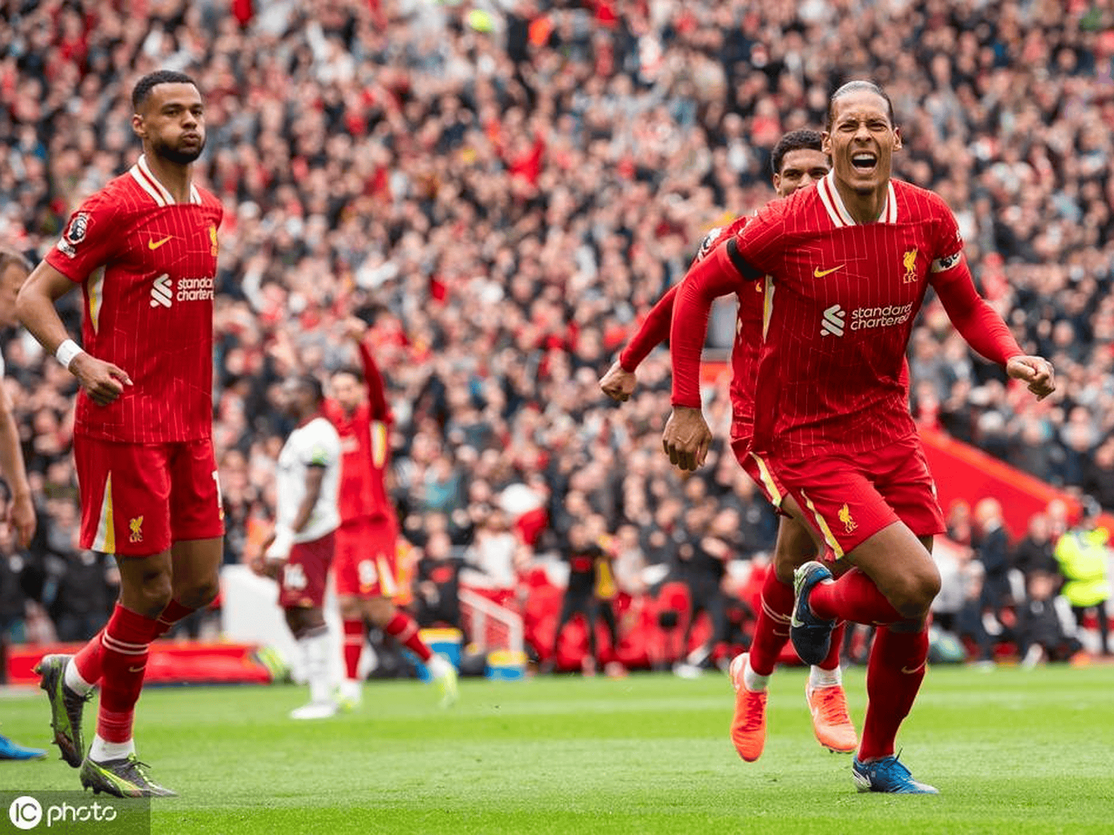 aiyouxi-集结日西汉姆备战欧冠，外线爆发细节曝光，更衣室稳定，身体对抗强度拉满-aiyouxi