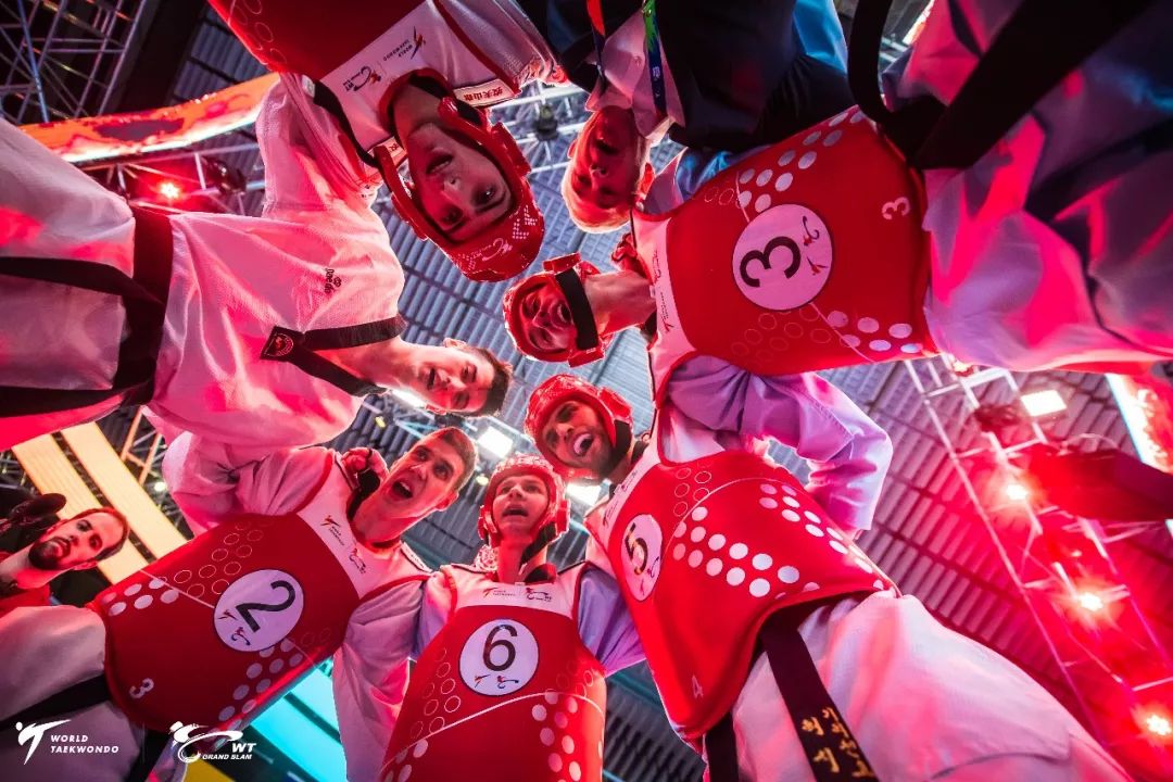 爱游戏平台-赛后全明星赛焦点战，波尔图战术微调，球迷炸锅，临场指挥获称赞-爱游戏平台