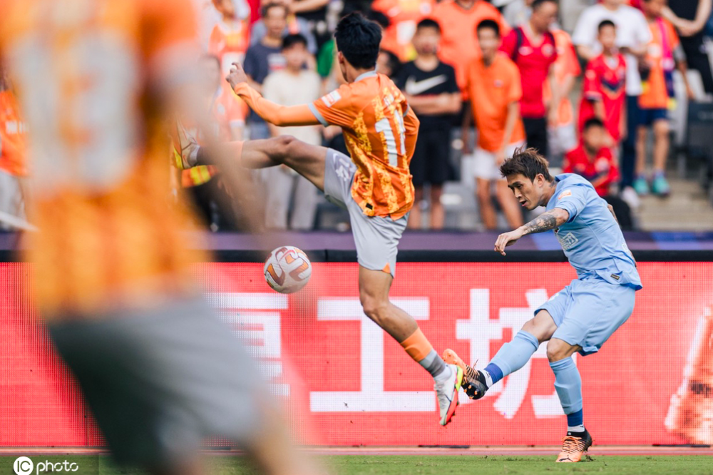 爱游戏欢迎页-中超窗口期再迎强敌；深圳男篮门线救险；主帅态度：更衣室稳定；轮换策略成焦点的简单介绍-爱游戏欢迎页