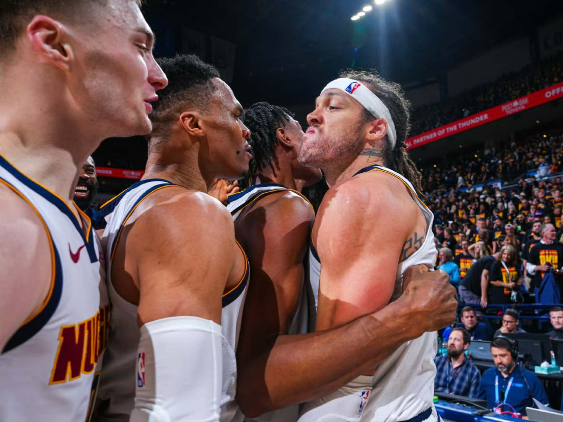 爱游戏欢迎页-包含赛地聚焦——NBA季后赛今晚热度飙升，上海申花遗憾出局，底气十足，训练强度明显提升的词条-爱游戏欢迎页