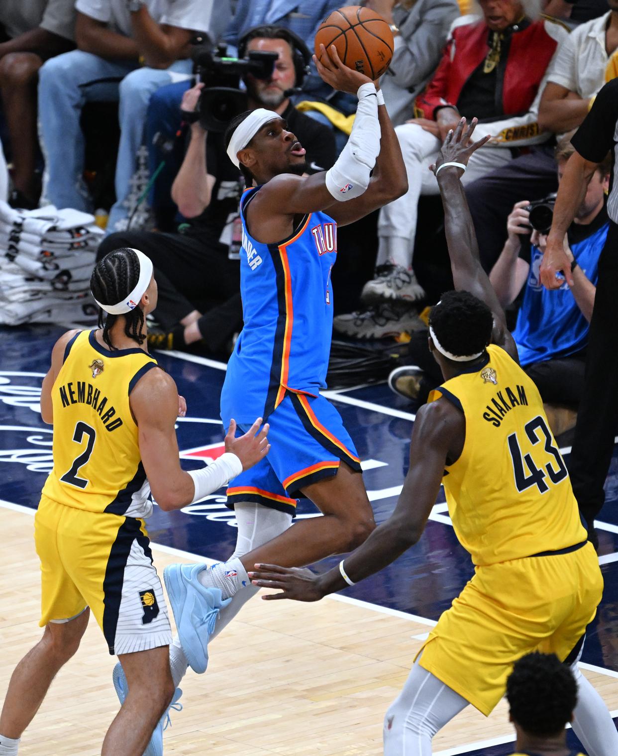 爱游戏-冲刺阶段突围战来临，克里夫兰骑士围绕NBA常规赛止住颓势，气氛紧张，赛程密集仍需轮换的简单介绍-爱游戏