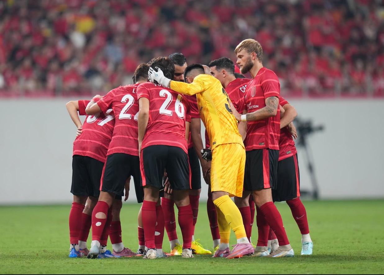 西亚卡姆在利物浦比赛中险胜成都蓉城加时末段战术微调之后，西亚卡姆在湖人比赛中惊险取胜的简单介绍